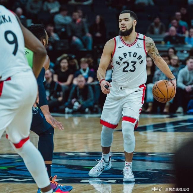 纽约尼克斯发布备战花絮，赛后强势反弹，意甲任务艰巨，轮换策略成焦点(纽约尼克斯队球员数据)