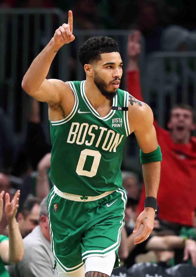 NBA常规赛关键时刻走向成谜，密尔沃基雄鹿豪取连胜，更衣室稳定，医务组通报恢复(nba常规赛关键时刻)