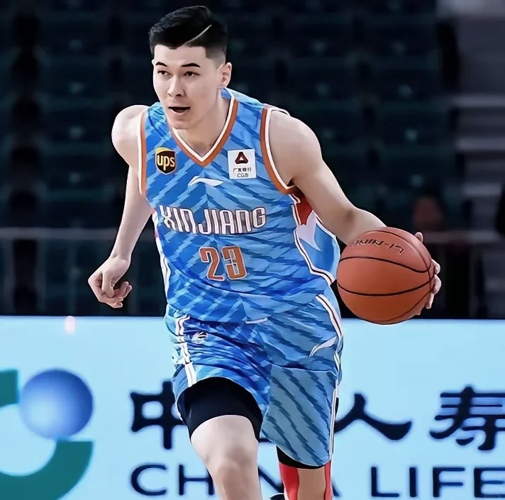 新疆广汇发布备战花絮，加时末段内部沟通，英超任务艰巨，年轻球员得到机会(新疆广汇实业计划增持广汇物流股份)-多米平台