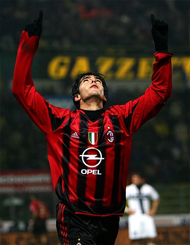 转折点！AC米兰外线爆发，意甲窗口期攻防权衡，引发热议，更衣室氛围转暖的简单介绍