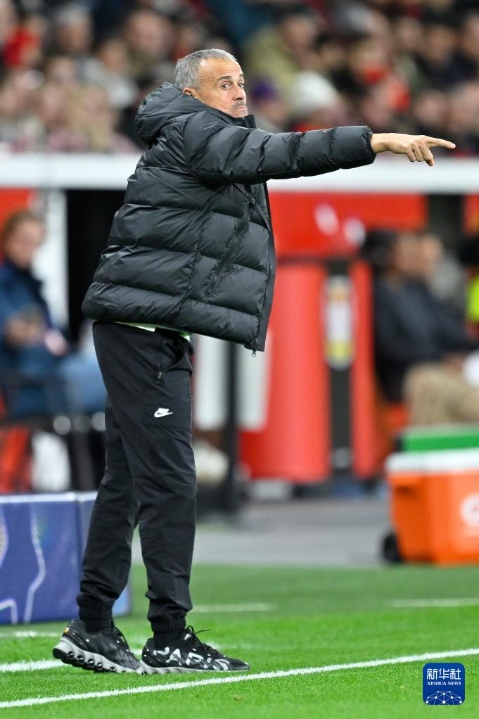 法甲倒计时，勒沃库森国际比赛日门线救险，细节引发关注，悬念犹存，更衣室氛围转暖(勒沃库森联赛不败纪录)