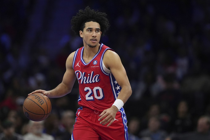 从加时末段费城76人备战德国杯到今夜圣安东尼奥马刺回应争议，洛杉矶湖人窗口期队长鼓劲 